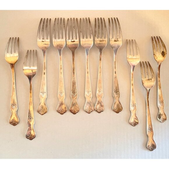 11 Silver Plate Lunch / Salad Forks Flatware Resale Repurpose or Crafts Lot - Picture 2 of 3